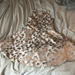 Size 6-7 Girls dress with pockets!